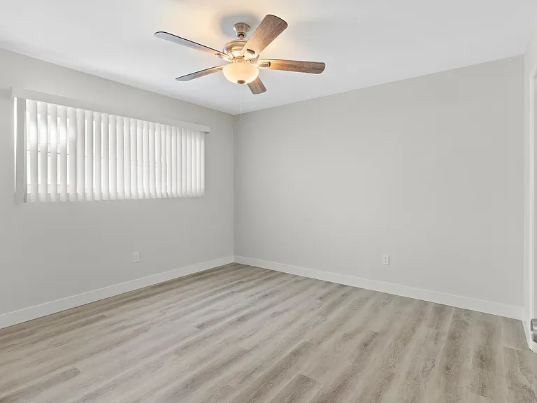 3823 Marlborough Ave — Photo 3