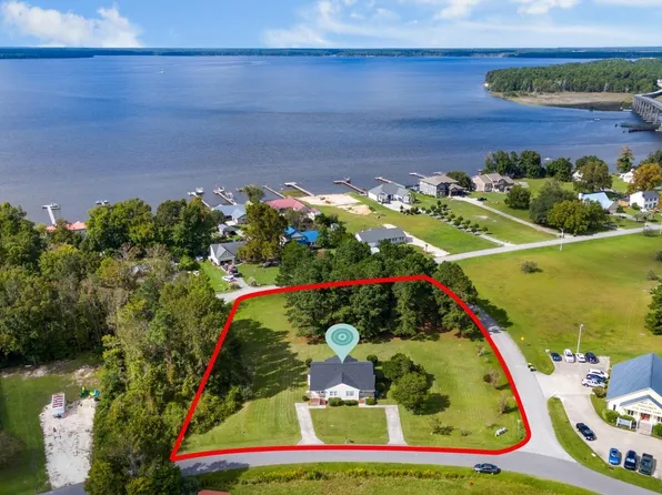 200 & 202 Lakeside Drive, Sneads Ferry, NC 28460
