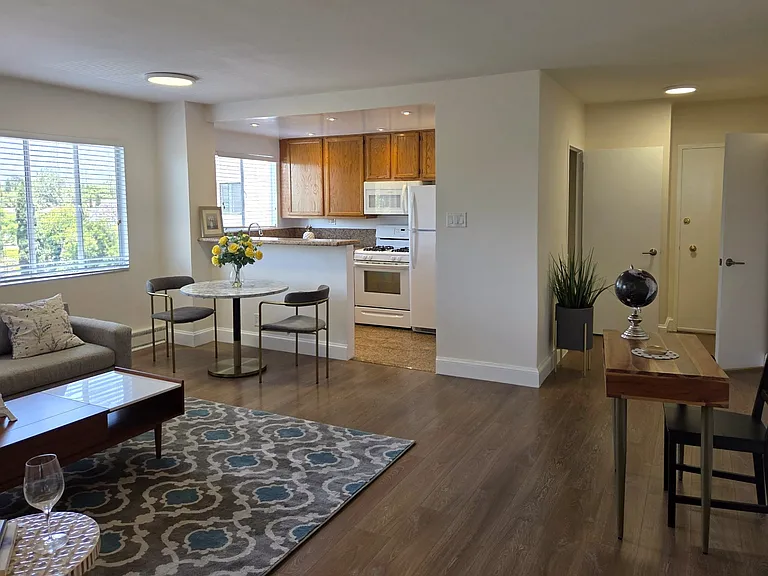 10401 Wilshire Building — Photo 11