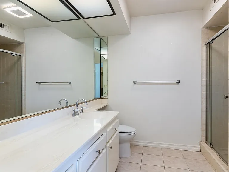 12416 Magnolia Blvd #9 — Photo 12