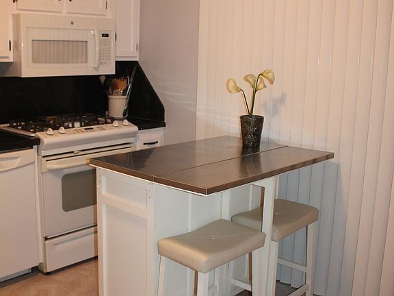 5th image of 49 Belmar Dr W