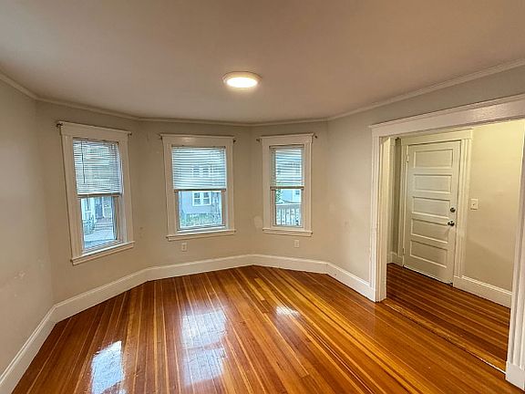 4th image of 4110 Washington St Floor 1