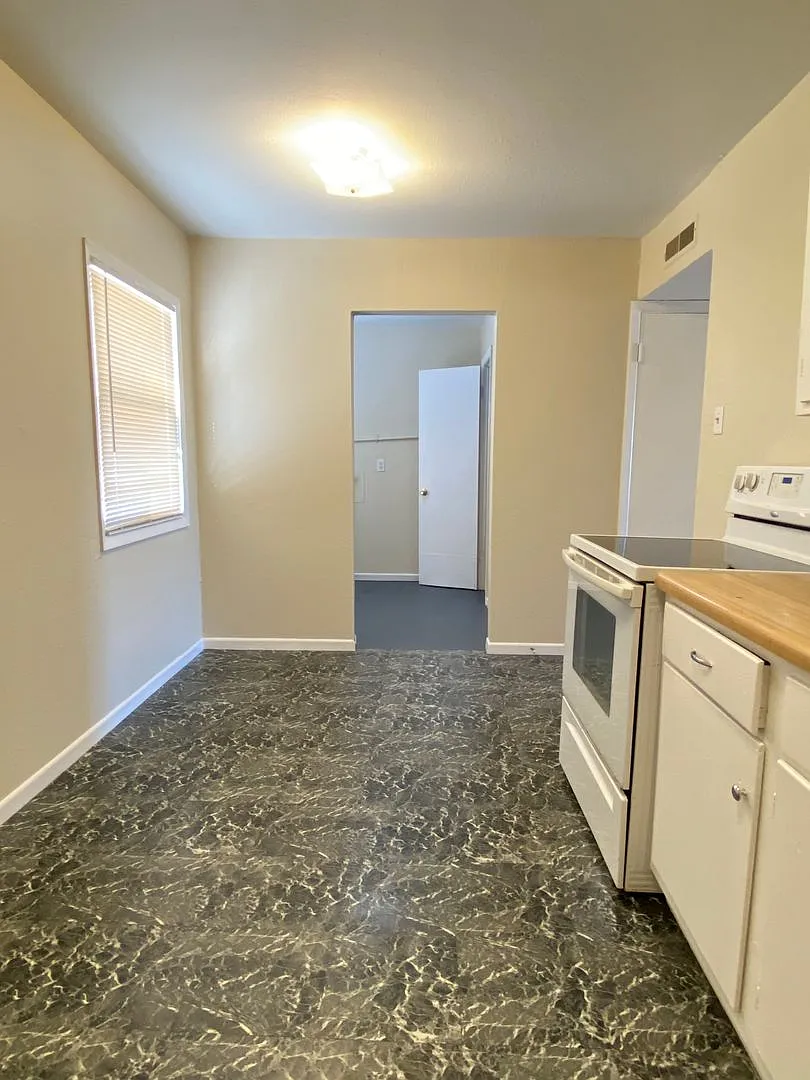 3379 SW Brendan — Photo 2