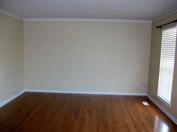 3rd image of 106 Quietside Ct