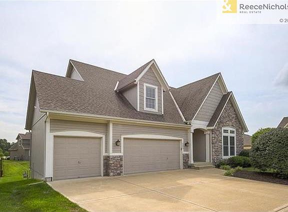 Corner lot 3 car garage 1.5 story