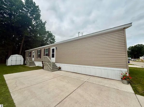 1178 Ironstone Dr, Mount Pleasant, MI 48858