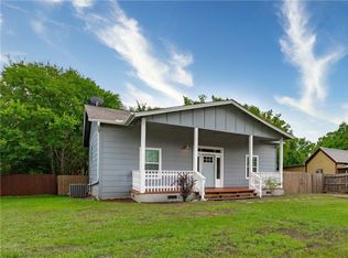 717 W 5th St, Taylor, TX 76574