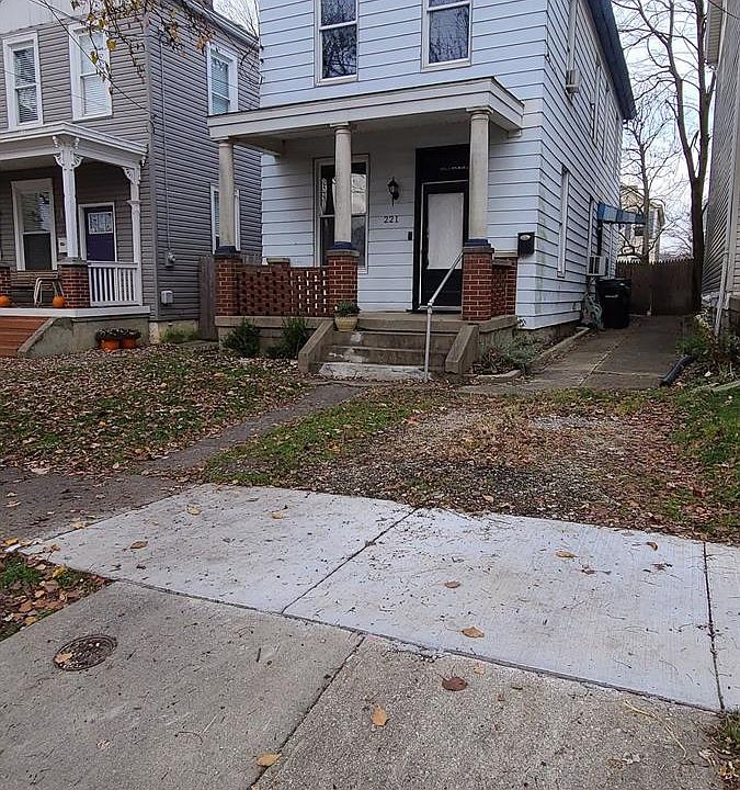 1st image of 221 Congress Ave