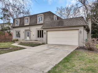 1014 Hollywood Ave, Grosse Pointe Woods, MI 48236