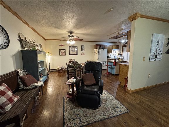5th image of 10 W Harper Rd