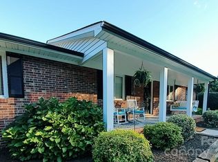 318 Rutledge Rd, Mount Holly, NC 28120