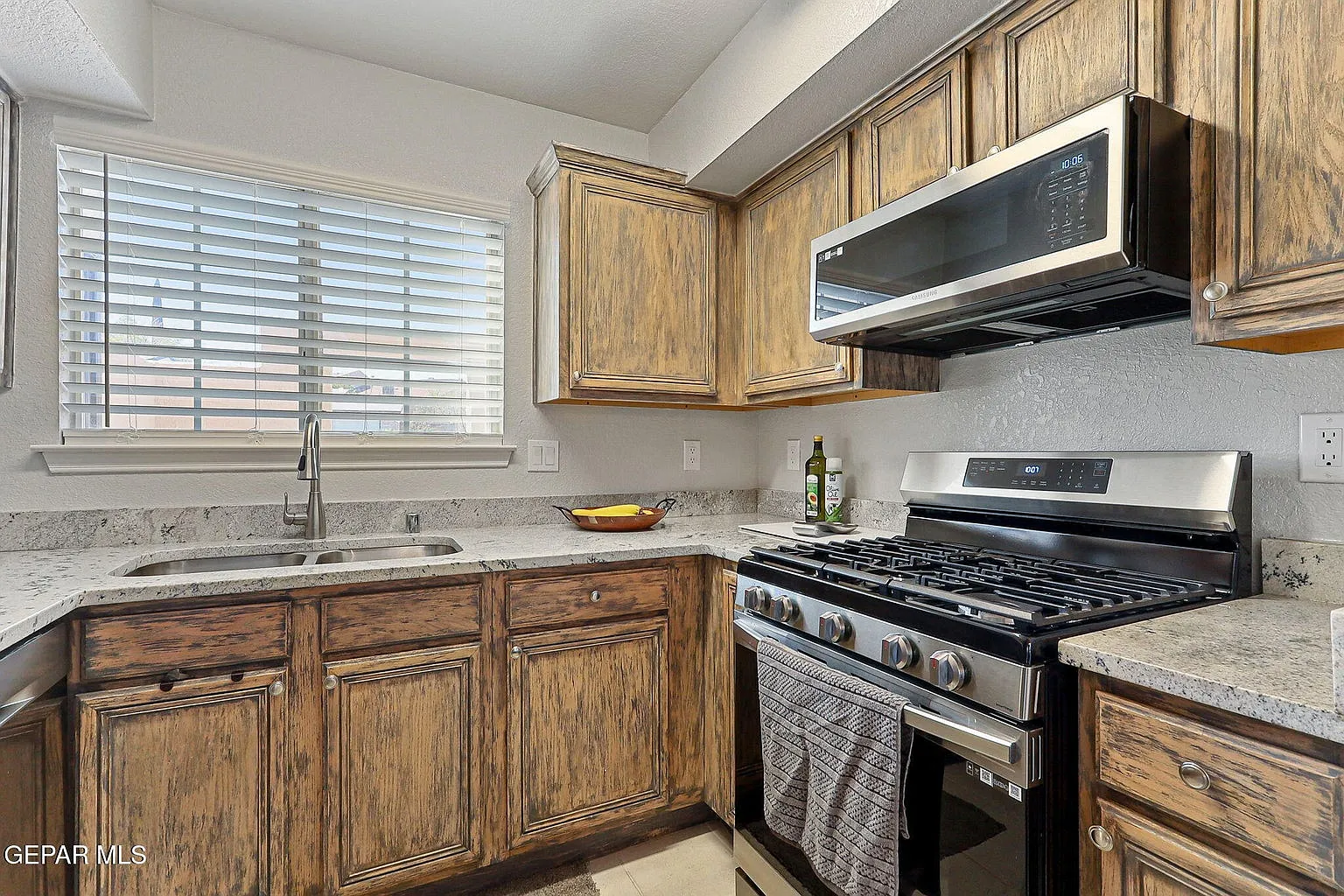2 bed, 2.5 bath, 1472 sqft, $1,650 — Photo 4