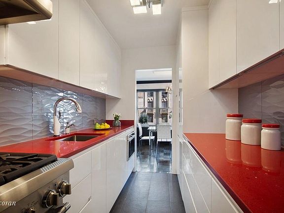 3rd image of 2 5th Ave APT 4O