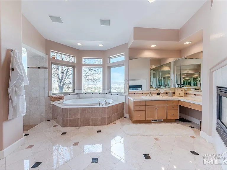 Master/Primary room bathroom