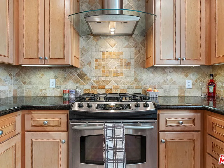 8646 W Olympic Blvd #204 — Photo 14