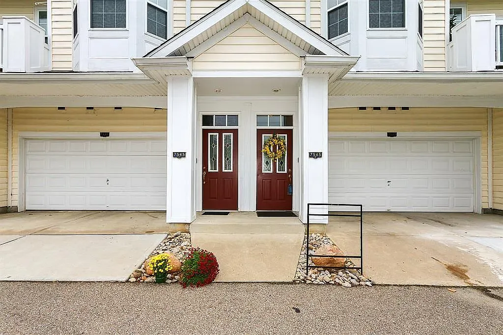 2 bed, 1157 sqft, $1,800 — Photo 1