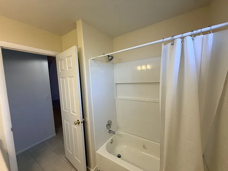 204 N 2000 E — Photo 13