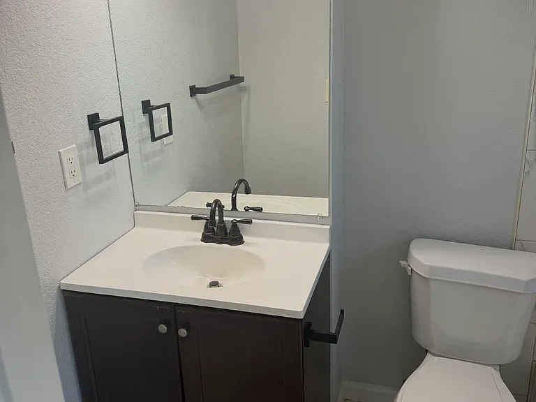 1543 Havana St — Photo 12