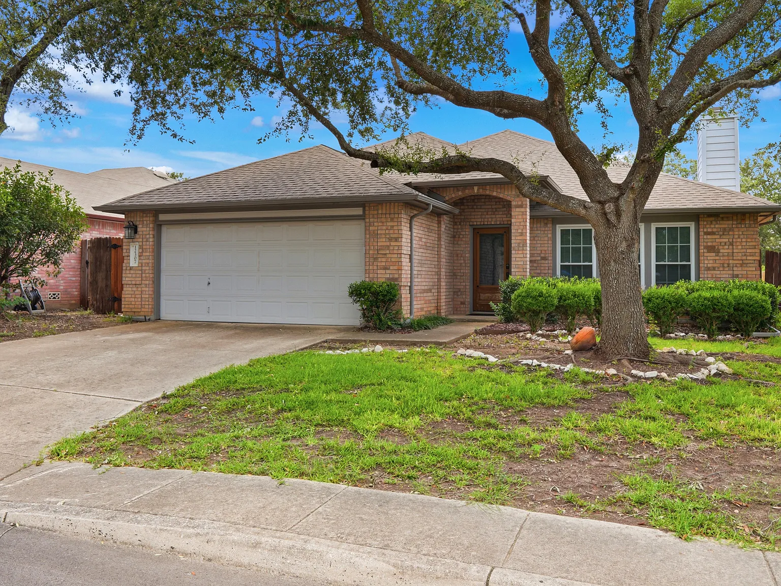 3 bed, 2150 sqft, $2,300 — Photo 2