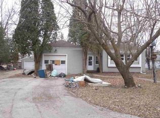 7395 Mechanic St, Waukau, WI 54980