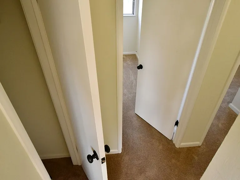 2132 Roosevelt Ave — Photo 8
