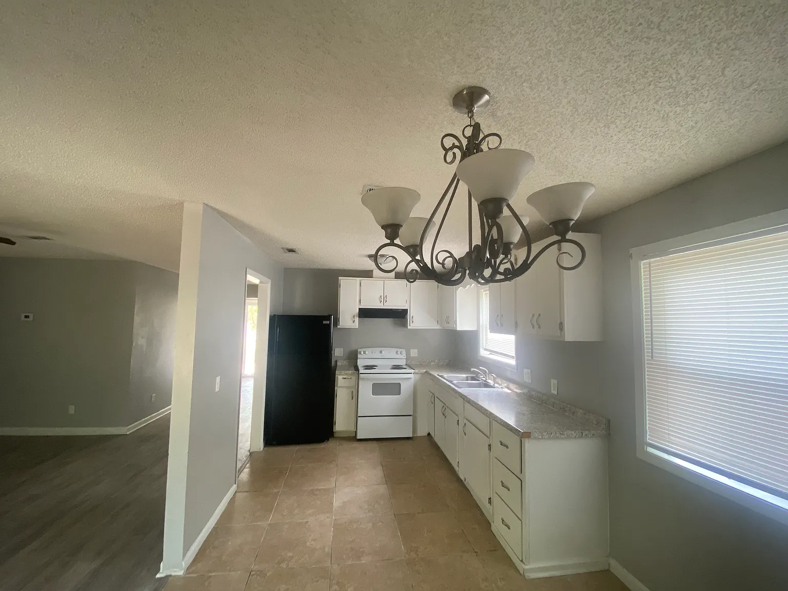 3 bed, 1375 sqft, $1,250 — Photo 3