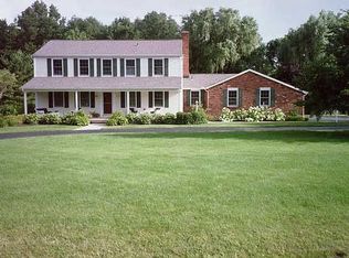 8811 Apple Hill Rd, Chagrin Falls, OH 44023