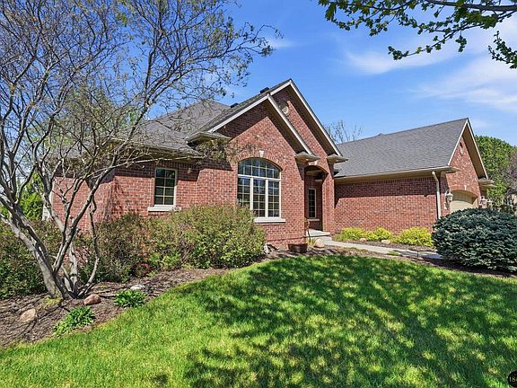 3rd image of 8800 Oakmont Dr