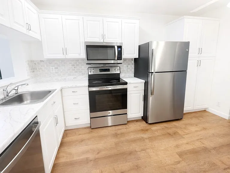 3950 Cocoplum Cir #F — Photo 1