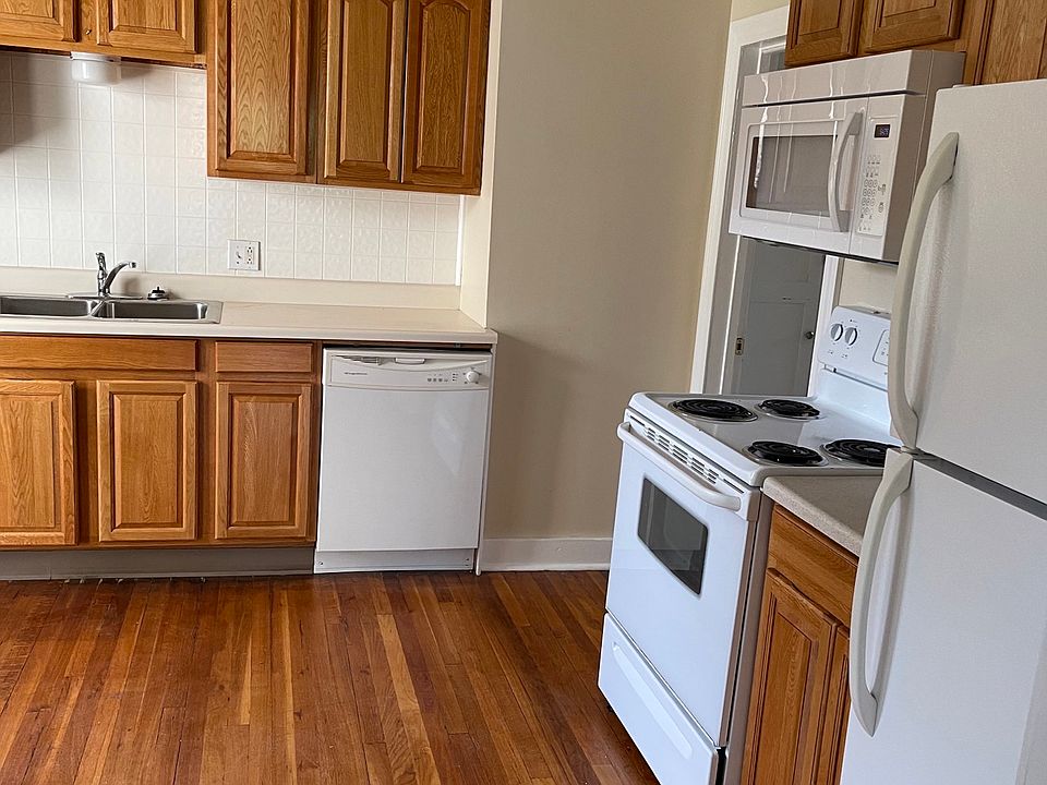 2nd image of 225 Schoolhouse Rd Floor 1
