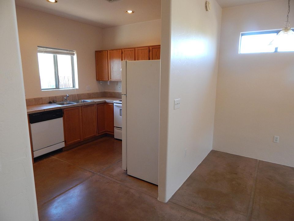 Dining/Kitchen w/Dishwasher