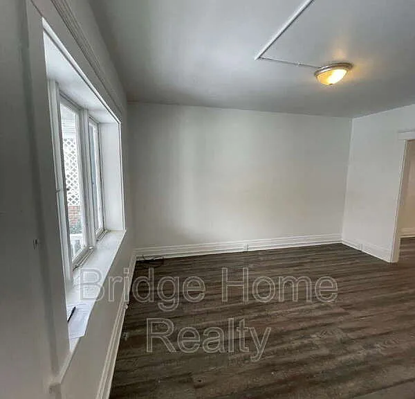 136 S Spring Ave — Photo 7