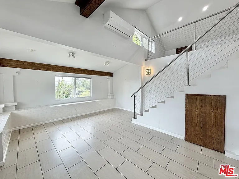 624 1/2 N Benton Way — Photo 8