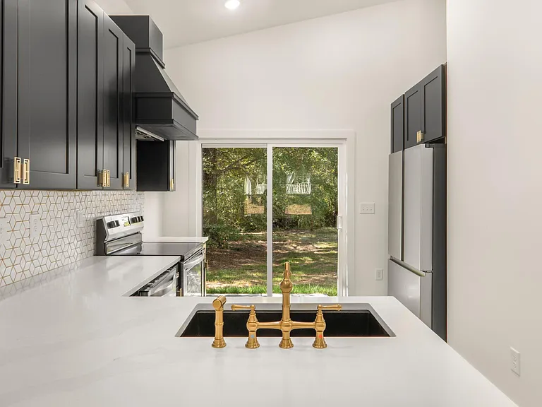 571 Buford St NW — Photo 8