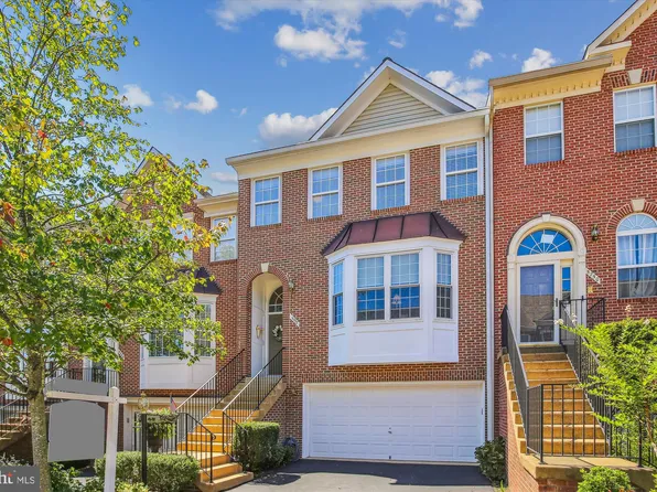 5752 Governors Pond Cir, Alexandria, VA 22310