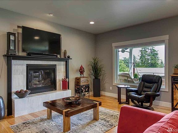 4th image of 170 Pioneer Dr