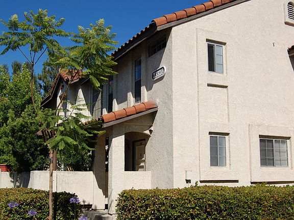 Lower end unit with lots of light and great curbside appeal!