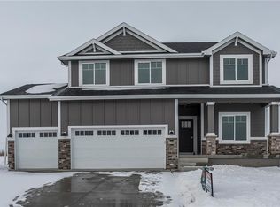 730 NE Badger Ln, Waukee, IA 50263