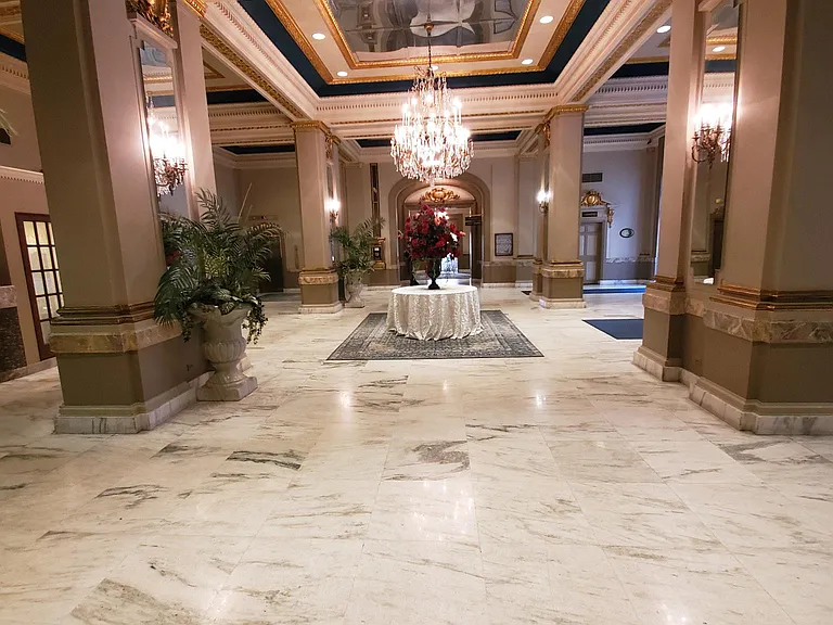 Grande lobby