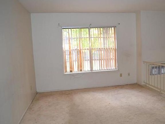 4th image of 2135 River Village Dr