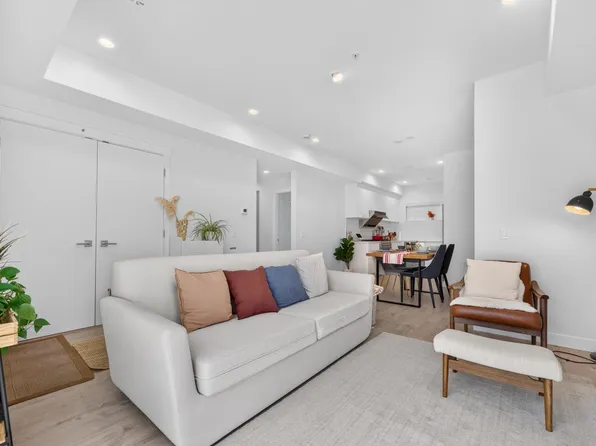 3490 Mount Seymour Pkwy #25, North Vancouver, BC V7H 1G5