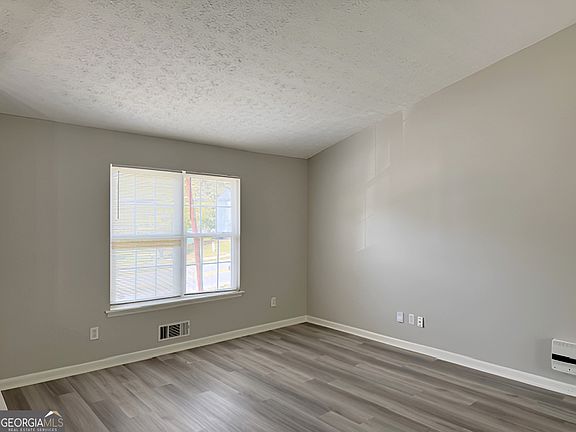 5th image of 3090 Creel Rd