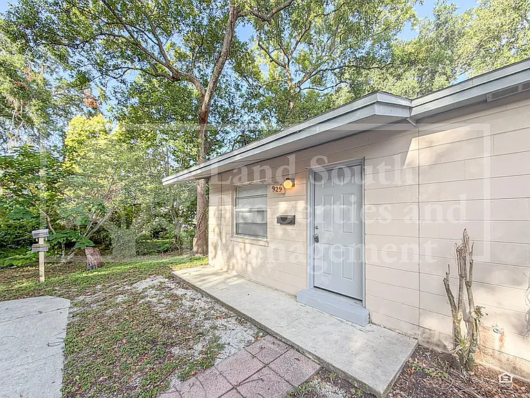 929 Lexington St — Photo 1