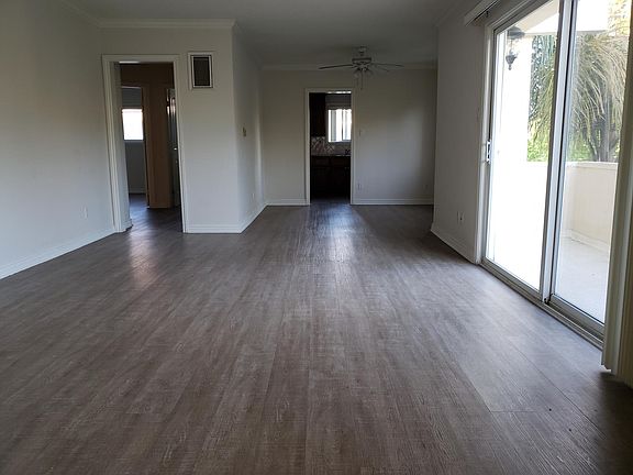 3rd image of 1023 Ocean Park Blvd APT 14