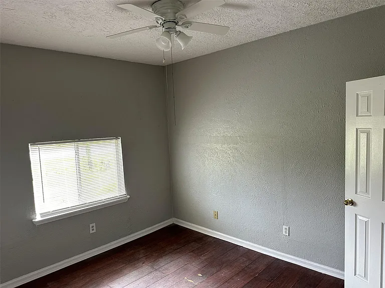 5345 Higgins St — Photo 6