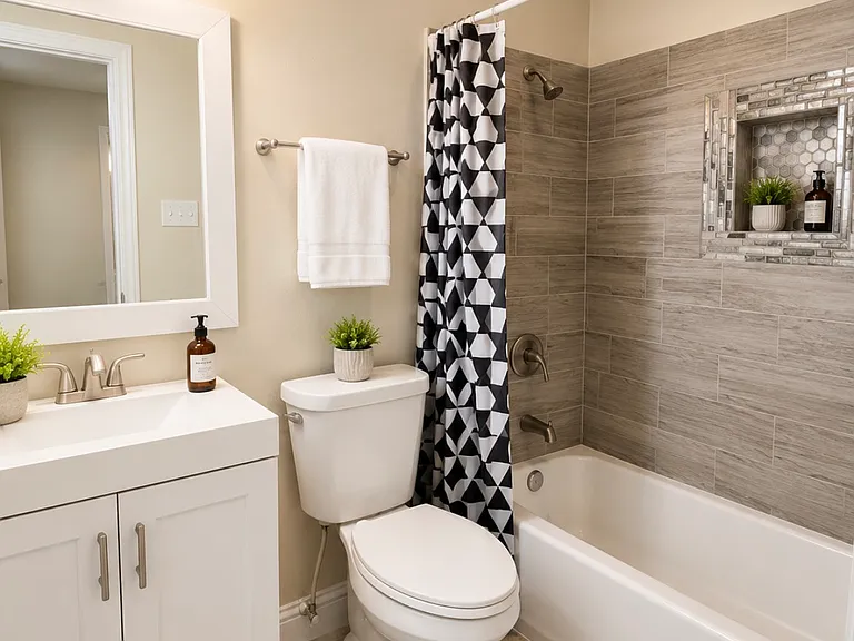 2509 Reever St — Photo 3