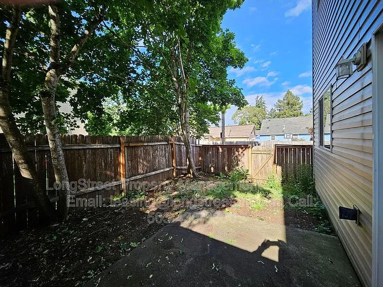 7445 SE Crystal Springs Blvd — Photo 11