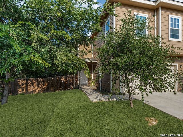 1st image of 11 Oak Plz