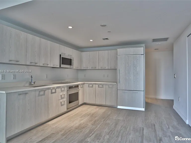 55 SW 9th St #1910 — Photo 5