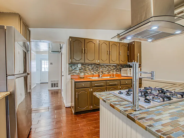 8613 Kingsway Dr — Photo 12